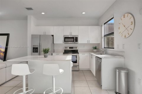 Townhouse in Homestead, Florida 3 bedrooms, 123.37 sq.m. № 1875311 - photo 8