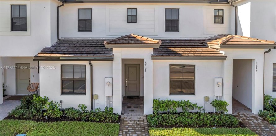 Townhouse in Homestead, Florida 3 bedrooms, 123.37 sq.m. № 1875311