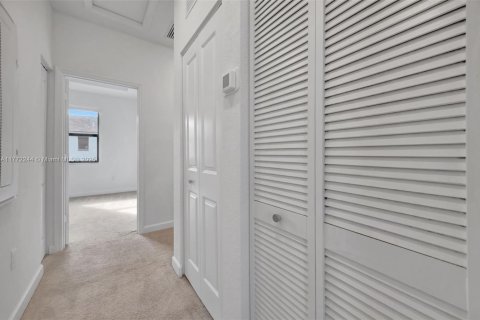 Townhouse in Homestead, Florida 3 bedrooms, 123.37 sq.m. № 1875311 - photo 21