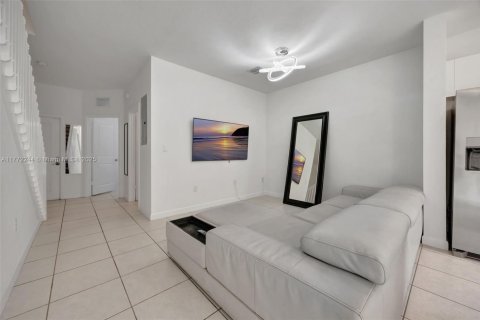 Townhouse in Homestead, Florida 3 bedrooms, 123.37 sq.m. № 1875311 - photo 13