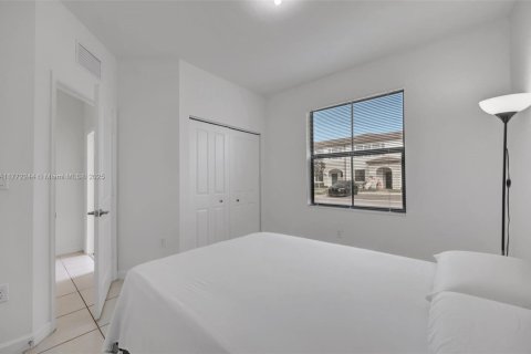 Townhouse in Homestead, Florida 3 bedrooms, 123.37 sq.m. № 1875311 - photo 23