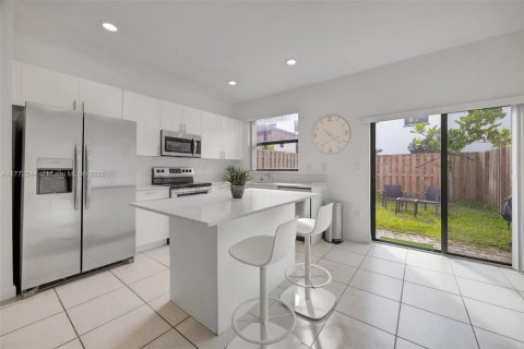 Townhouse in Homestead, Florida 3 bedrooms, 123.37 sq.m. № 1875311 - photo 9