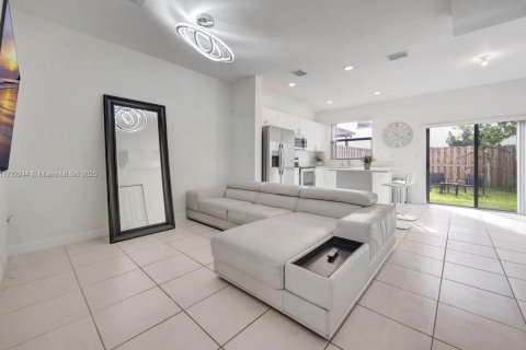 Townhouse in Homestead, Florida 3 bedrooms, 123.37 sq.m. № 1875311 - photo 12