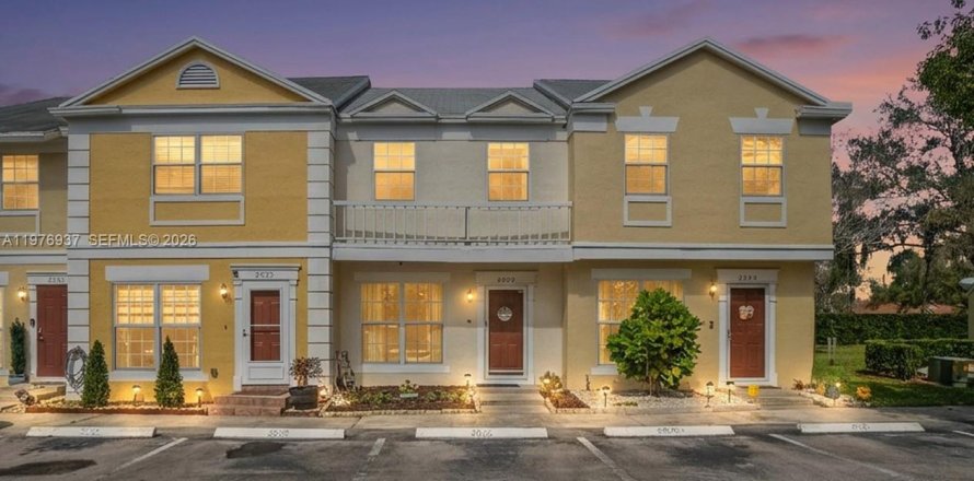 Adosado en Cooper City, Florida 2 dormitorios, 98.1 m2 № 2042343