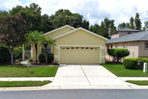 House in Land O' Lakes, Florida 2 bedrooms, 154.78 sq.m. № 2126098