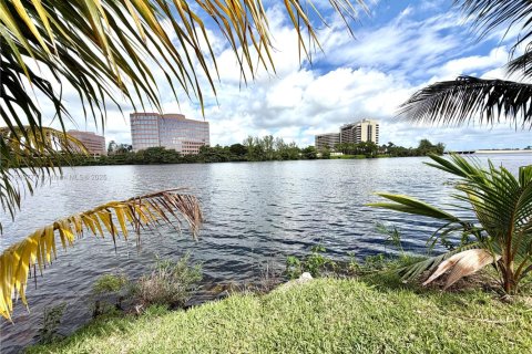 Condominio en venta en Miami, Florida, 1 dormitorio, 46.82 m2 № 1952189 - foto 3
