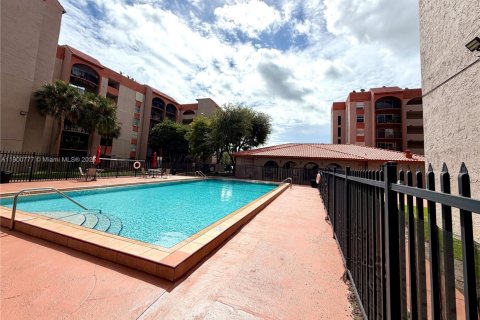 Condominio en venta en Miami, Florida, 1 dormitorio, 46.82 m2 № 1952189 - foto 10