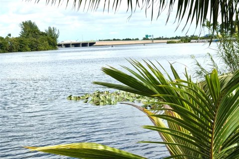 Condominio en venta en Miami, Florida, 1 dormitorio, 46.82 m2 № 1952189 - foto 4