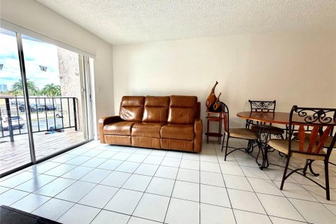 Condominio en venta en Miami, Florida, 1 dormitorio, 46.82 m2 № 1952189 - foto 17