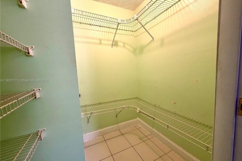 Condominio en venta en Miami, Florida, 1 dormitorio, 46.82 m2 № 1952189 - foto 30