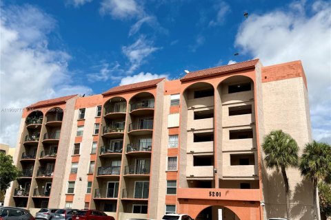 Condominio en venta en Miami, Florida, 1 dormitorio, 46.82 m2 № 1952189 - foto 1