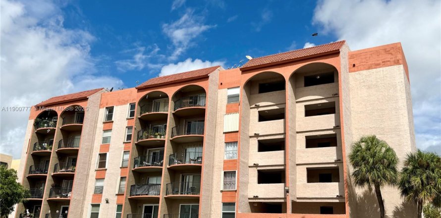 Condominio en Miami, Florida, 1 dormitorio  № 1952189