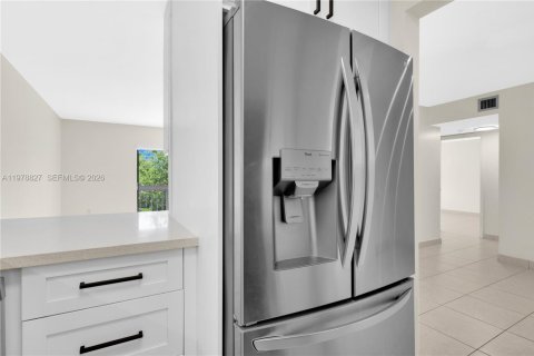 Copropriété à louer à Miami, Floride: 2 chambres, 83.61 m2 № 2057649 - photo 4