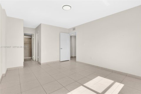 Copropriété à louer à Miami, Floride: 2 chambres, 83.61 m2 № 2057649 - photo 15