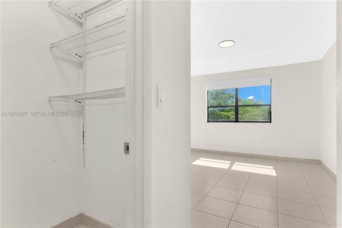 Copropriété à louer à Miami, Floride: 2 chambres, 83.61 m2 № 2057649 - photo 19