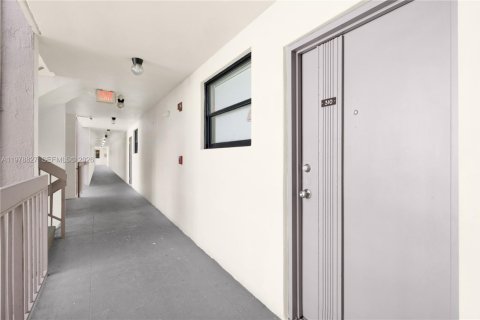 Copropriété à louer à Miami, Floride: 2 chambres, 83.61 m2 № 2057649 - photo 30