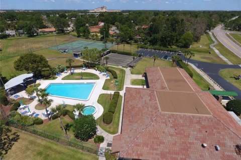 House in Orlando, Florida 2 bedrooms, 121.89 sq.m. № 2403675 - photo 16