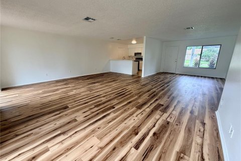 House in Orlando, Florida 2 bedrooms, 121.89 sq.m. № 2403675 - photo 7