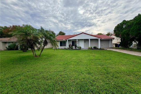 House in Orlando, Florida 2 bedrooms, 121.89 sq.m. № 2403675 - photo 2