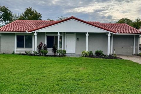 House in Orlando, Florida 2 bedrooms, 121.89 sq.m. № 2403675