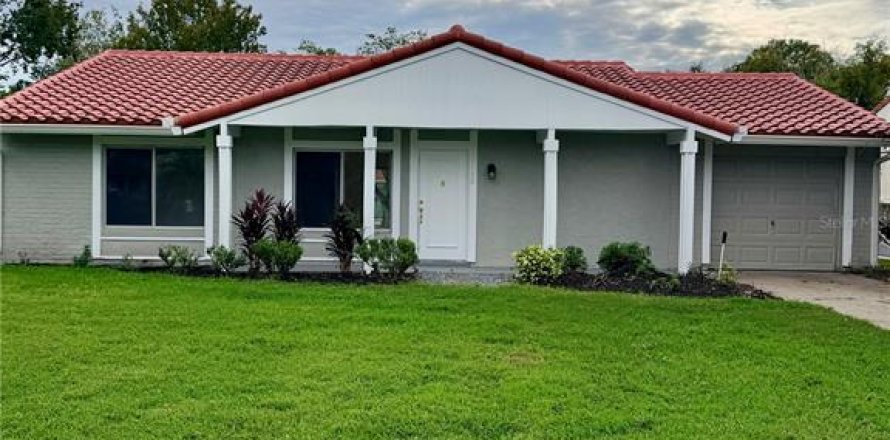 House in Orlando, Florida 2 bedrooms, 121.89 sq.m. № 2403675