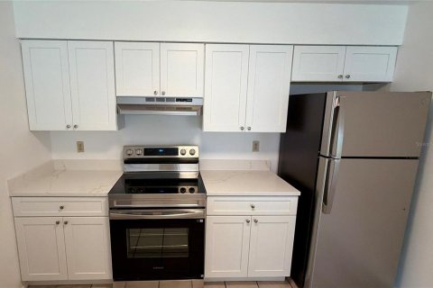 House in Orlando, Florida 2 bedrooms, 121.89 sq.m. № 2403675 - photo 4