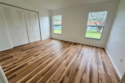 House in Orlando, Florida 2 bedrooms, 121.89 sq.m. № 2403675 - photo 9