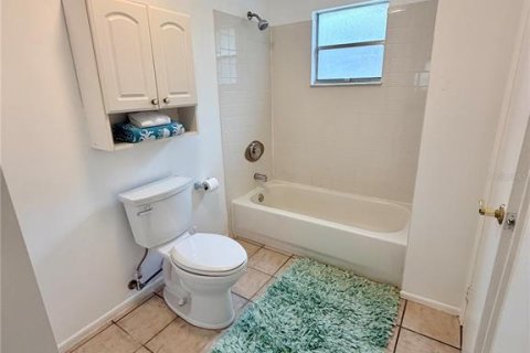 House in Orlando, Florida 2 bedrooms, 121.89 sq.m. № 2403675 - photo 11