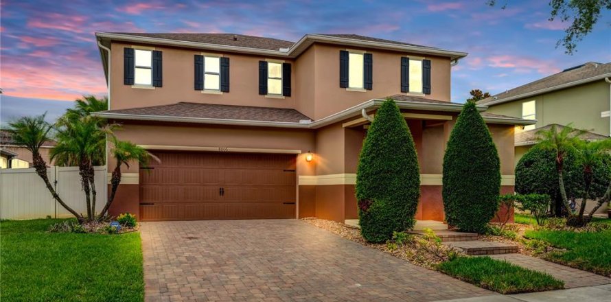 House in Orlando, Florida 4 bedrooms, 246.01 sq.m. № 2199332