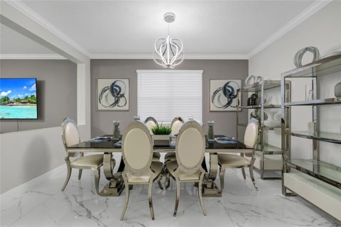 House in Orlando, Florida 4 bedrooms, 246.01 sq.m. № 2199332 - photo 9