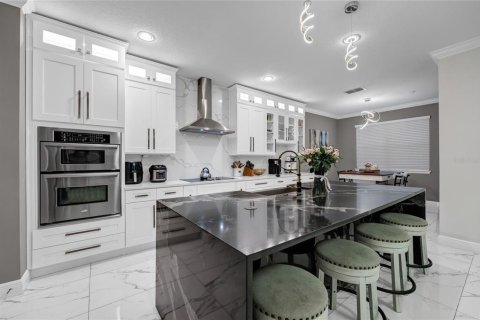 House in Orlando, Florida 4 bedrooms, 246.01 sq.m. № 2199332 - photo 18