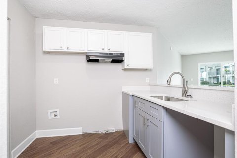Condo in Orlando, Florida, 2 bedrooms  № 2394245 - photo 13