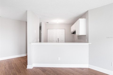 Condo in Orlando, Florida, 2 bedrooms  № 2394245 - photo 30