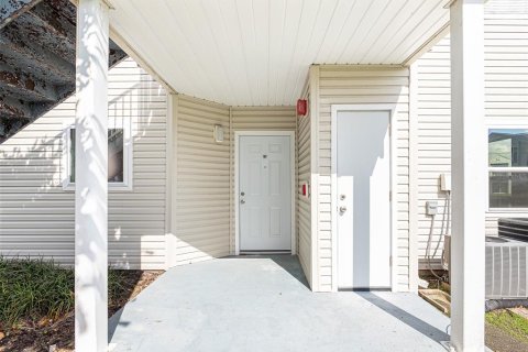 Condo in Orlando, Florida, 2 bedrooms  № 2394245 - photo 2