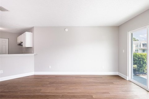 Condo in Orlando, Florida, 2 bedrooms  № 2394245 - photo 9