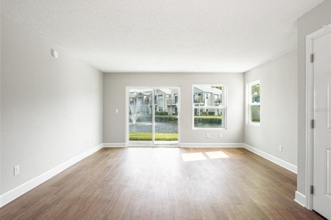 Condo in Orlando, Florida, 2 bedrooms  № 2394245 - photo 7
