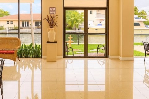 Condominio en alquiler en North Miami Beach, Florida, 1 dormitorio, 78.6 m2 № 1948323 - foto 5