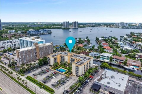 Condominio en North Miami Beach, Florida, 1 dormitorio № 1948323