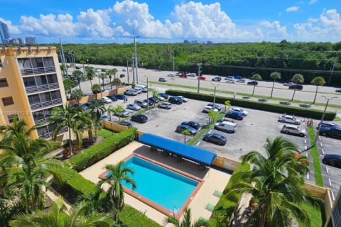Condominio en alquiler en North Miami Beach, Florida, 1 dormitorio, 78.6 m2 № 1948323 - foto 3