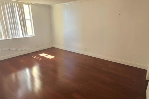 Condominio en alquiler en North Miami Beach, Florida, 1 dormitorio, 78.6 m2 № 1948323 - foto 9