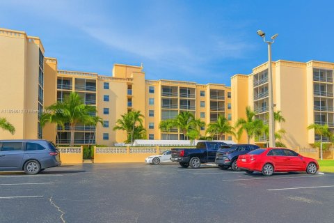 Condominio en alquiler en North Miami Beach, Florida, 1 dormitorio, 78.6 m2 № 1948323 - foto 4