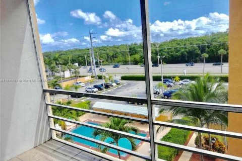 Condominio en alquiler en North Miami Beach, Florida, 1 dormitorio, 78.6 m2 № 1948323 - foto 10