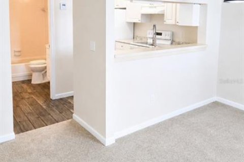 Condo in Sanford, Florida, 2 bedrooms № 2222100 - photo 11