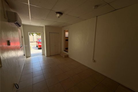 Villa ou maison à louer à Hollywood, Floride: 120.03 m2 № 1950887 - photo 7