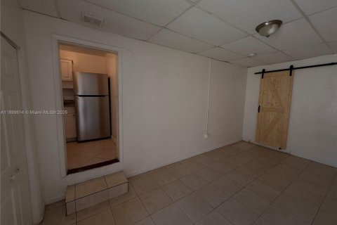 Villa ou maison à louer à Hollywood, Floride: 120.03 m2 № 1950887 - photo 1