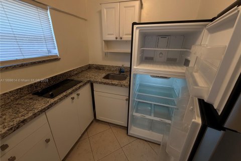 Villa ou maison à louer à Hollywood, Floride: 120.03 m2 № 1950887 - photo 3