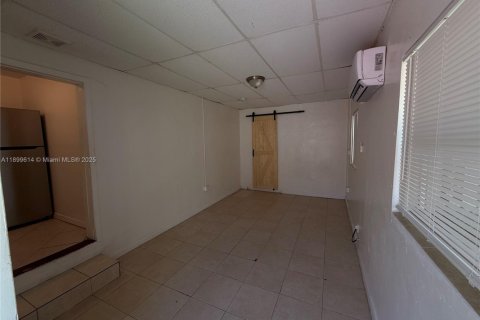 Villa ou maison à louer à Hollywood, Floride: 120.03 m2 № 1950887 - photo 6