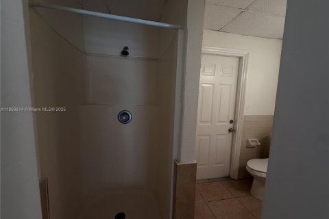 Villa ou maison à louer à Hollywood, Floride: 120.03 m2 № 1950887 - photo 8