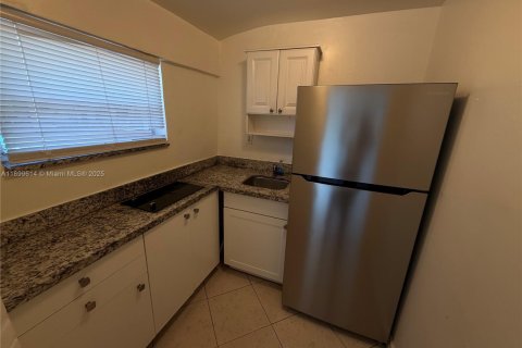 Villa ou maison à louer à Hollywood, Floride: 120.03 m2 № 1950887 - photo 4