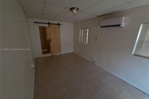 Villa ou maison à louer à Hollywood, Floride: 120.03 m2 № 1950887 - photo 5